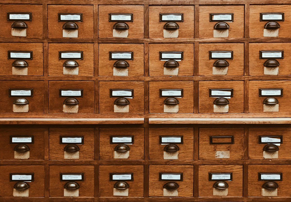 Rows of wooden card catalogue drawers