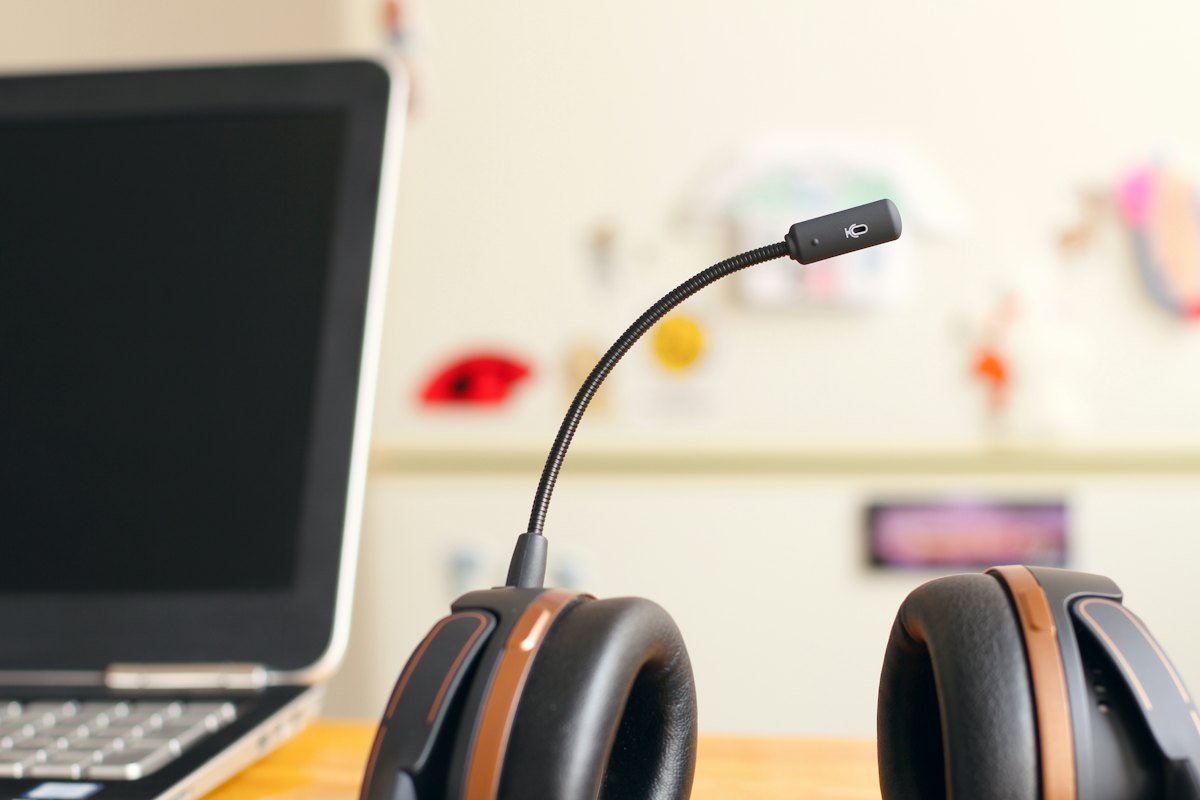 A headset beside a laptop